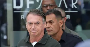 Advogados de Jair Bolsonaro aguardam manifestação da PGR antes de decisão do STF sobre internação e cirurgia.