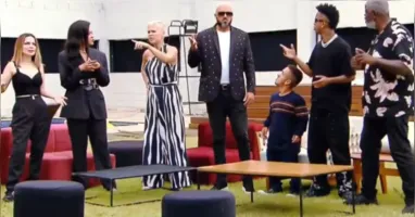 Sósias de artistas participam de falso reality exibido no The Noite e viralizam nas redes sociais.