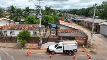 Técnicos da Equatorial Pará realizam a instalação de religadores inteligentes em postes de distribuição no sudeste do estado.