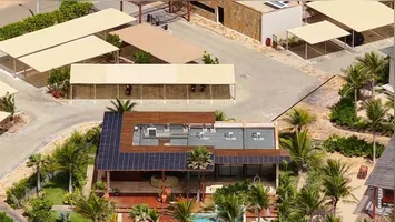 Fachada da mansão de alto padrão em Fortim, no Ceará, avaliada em R$ 4 milhões e apontada pelo MPPA como destino de recursos desviados.