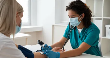 O check-up anual ajuda a identificar riscos à saúde antes do surgimento de sintomas e é uma oportunidade para revisar hábitos.