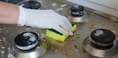 Aprenda fazer uma mistura que dissolve gordura do fogão instantaneamente.