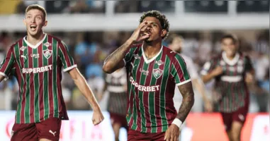 John Kennedy celebra o gol da vitória do Fluminense sobre o Santos na Vila Belmiro, pela 12ª rodada do Brasileirão