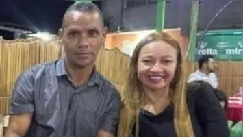 As autoridades trabalham para esclarecer os detalhes que levaram ao desprendimento da estrutura metálica que atingiu o casal, que trafegava em uma motocicleta.