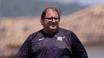 Guto Ferreira, o 'Rei dos Acessos', fala sobre preconceito e desafios no futebol