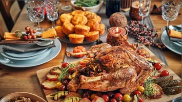 Após os excessos de comida e bebida, a hidratação é o primeiro passo para ajudar o organismo a se recuperar.