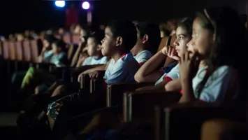 A regulamentação estabelece que os cinemas devem exibir filmes nacionais por um período mínimo de dias durante o ano.