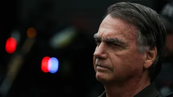 Imagem ilustrativa da notícia Bolsonaro passar por cirurgia; entenda o procedimento no ex-presidente