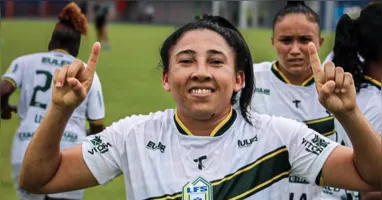 Jaynne celebra o gol que abriu caminho para a vitória da Liga São João fora de casa, diante do Remo, pela Série A3.