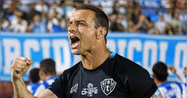 Treinador bicolor viu o Papão fazer história