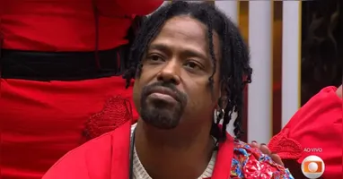 Cada pessoa do quarteto escolheu uma caixa para abrir e Boneco, que escolheu o recipiente de número 2, recebeu uma pulseira indicando que ele estava na berlinda.