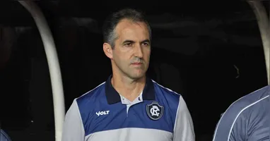 Léo Condé ainda não somou pontos com o Leão e nem viu a equipe balançar as redes