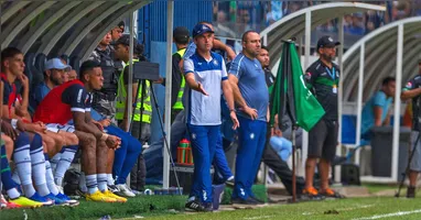Léo Condé se sentiu pressionado após derrota na estreia da Copa Verde?