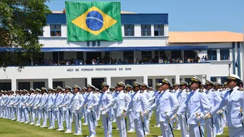 Marinha do Brasil: são mais de 128 vagas destinadas ao ingresso na carreira de Oficial.