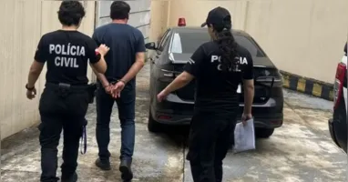 Em depoimento à direção da escola, uma das adolescentes relatou que, em agosto do ano passado, o homem tentou beijá-la à força dentro da guarita.