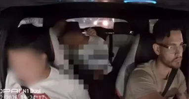 Motorista por aplicativo denuncia agressão após encerrar corrida em Salvador ao flagrar casal em ato sexual no banco traseiro; situação foi registrada por câmera interna.