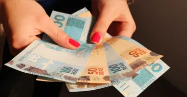 Servidores ativos, inativos e pensionistas recebem a segunda parcela do 13º salário ainda nesta semana, segundo o governo do Estado.