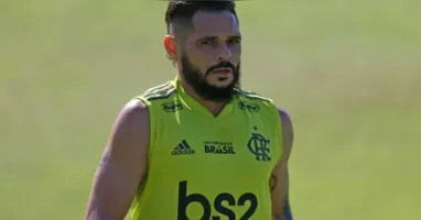 Pará, ex-Flamengo e Santos, protagonizou um momento inusitado durante partida da Copa da Paz, em Paraisópolis (SP).