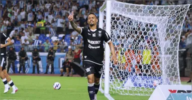 Pikachu marcou, mas gol foi anulado por impedimento de Alef Manga.