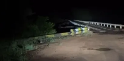 Os "fantasmas" estariam no escuro próximo de uma ponte.