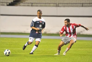 Marcelinho (que atuou em um jogo pelo Remo em 2012) defende Neymar após polêmica com Diego Hernández.
