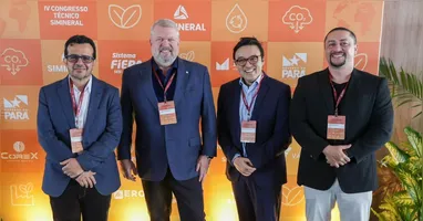 O secretário da Semas, Rodolpho Zaluth; o presidente do Conselho Diretor do Simineral, Anderson Baranov; o jornalista econômico Fernando Nakagawa; e o presidente executivo do Simineral, Emerson Rocha.