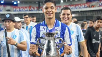 Imagem ilustrativa da notícia Cria da base, Cauã Libonatti renova com o Paysandu até 2028