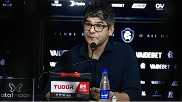 Na entrevista realizada nesta segunda-feira (30), o executivo de futebol Luis Vagner Vivian, esclareceu a situação de alguns jogadores do elenco azulino.