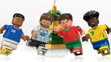 A marca reuniu grandes nomes do futebol, como Lionel Messi, Cristiano Ronaldo, Vinícius Júnior e Kylian Mbappé,