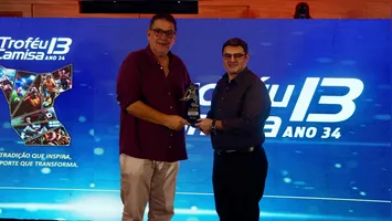 Antônio Carlos Teixeira, Tonhão, representou os atletas azulinos premiados.