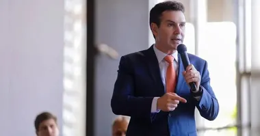 O ministro Jader Filho realiza vistoria em Marituba para avaliar danos após alagamentos