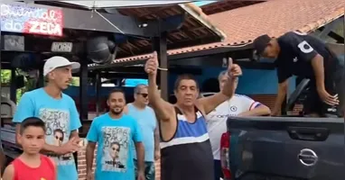 Imagem ilustrativa da notícia Zeca Pagodinho distribui ovos de Páscoa para comunidade em Xerém
