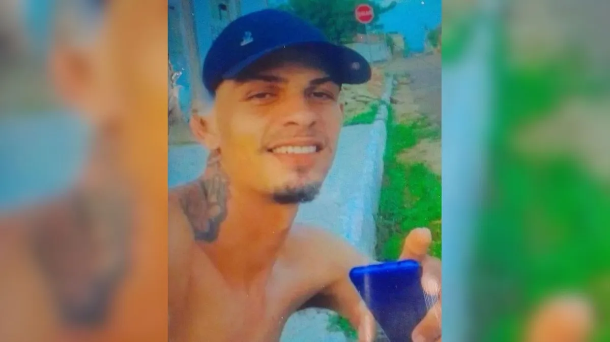 Imagem ilustrativa da notícia Jovem é morto com seis tiros enquanto bebia com amigos em casa