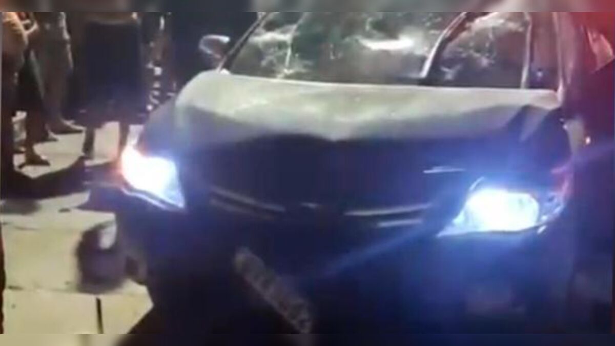 Carro invade calçada e mata criança em frente de casa • DOL