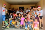 'Amigos da 41' entregam as doações durante uma grande festa solidária de Natal.
