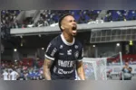 Yago Pikachu vibra com o gol de empate do Remo, na decisão da Supercpa Grão-Pará.