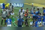 Confusão generalizada entre jogadores de Cruzeiro e Atlético terminou com 23 expulsões e estabeleceu novo recorde no futebol brasileiro