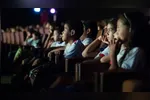 A regulamentação estabelece que os cinemas devem exibir filmes nacionais por um período mínimo de dias durante o ano.