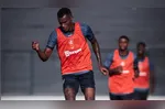 Novo lateral-direito azulino Matheus Alexandre é apresentado no Remo.