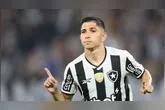 Camisa 10 do Botafogo está no  país onde nasceu passando as férias.