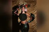 Em um vídeo publicado em seu perfil no Instagram, Alane Dias aparece com o modelo em tons predominantemente verdes em formato de Vitória-Régia, planta aquática típica da Amazônia, símbolo de força e ancestralidade.