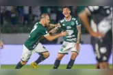 Helbert marcou o gol da vitória do Guarani sobre a Ponte Preta, garantindo a liderança histórica do dérbi campineiro mesmo com um jogador a menos.