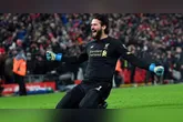Alisson fez defesa decisiva nos acréscimos, segura a pressão do Tottenham e confirma a vitória do Liverpool fora de casa pela Premier League.