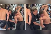 Schwarzenegger nunca abandonou o universo da musculação, mesmo após décadas de carreira no cinema e na política.