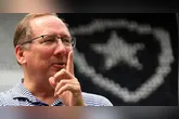 John Textor, atual controlador da SAF do Botafogo, foi procurado pela imprensa e classificou o movimento como algo "protocolar".