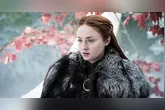 Na produção, Turner, conhecida por "Game of Thrones", assume o papel da aventureira já vivido por Angelina Jolie e Alicia Vikander no cinema.