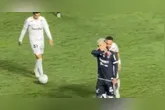 Treta entre Neymar e Diego Hernandez deu o que falar no final do jogo entre Santos e Clube do Remo.