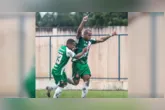 Jogadores da Tuna Luso comemoram um dos gols na vitória por 2 a 0 sobre o Oratório-AP.