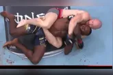 UFC: O resultado amplia a sequência negativa de Adesanya, que chega à quarta derrota consecutiva.