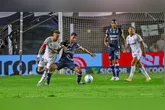 Zé Ricardo (ao lado de Neymar), vinha sendo um dos melhores do Remo ao lado do lesionado Vitor Bueno